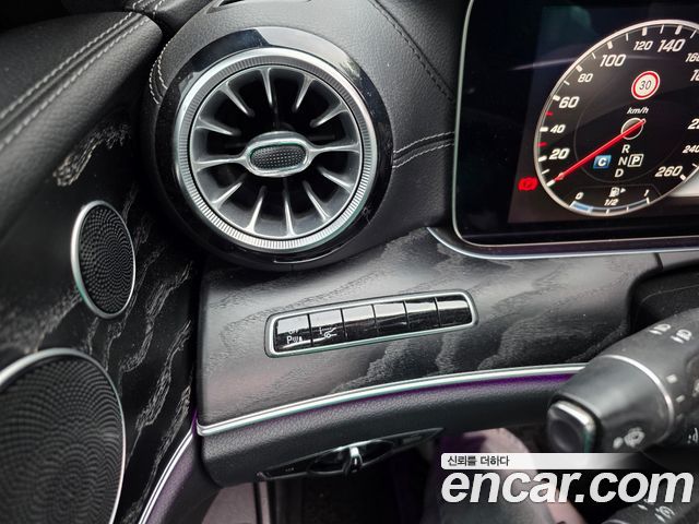 Mercedes-Benz E-Class 2017 — photo 19