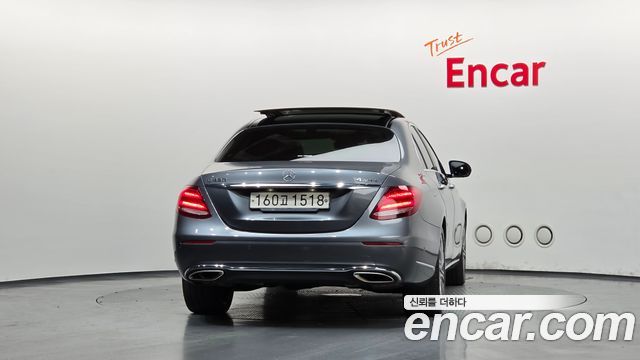 Mercedes-Benz E-Class 2020 — photo 4