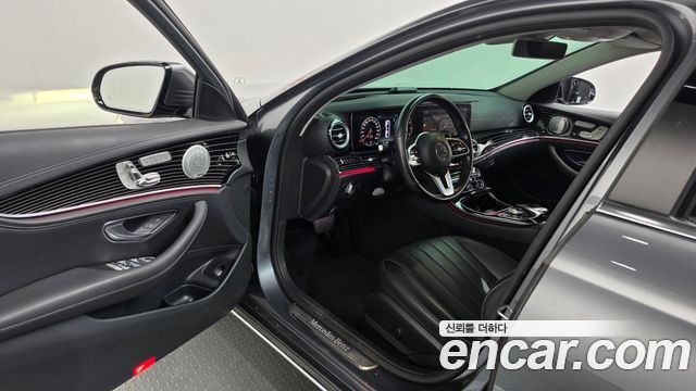 Mercedes-Benz E-Class 2020 — photo 10