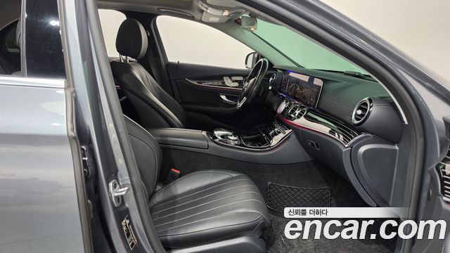 Mercedes-Benz E-Class 2020 — photo 11