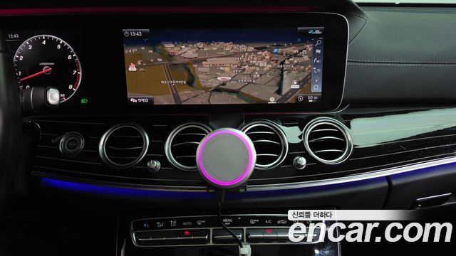 Mercedes-Benz E-Class 2020 — photo 14