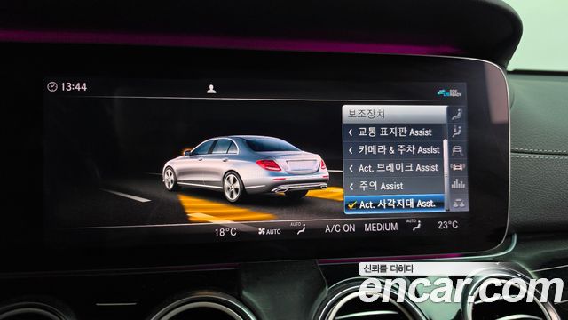 Mercedes-Benz E-Class 2020 — photo 16