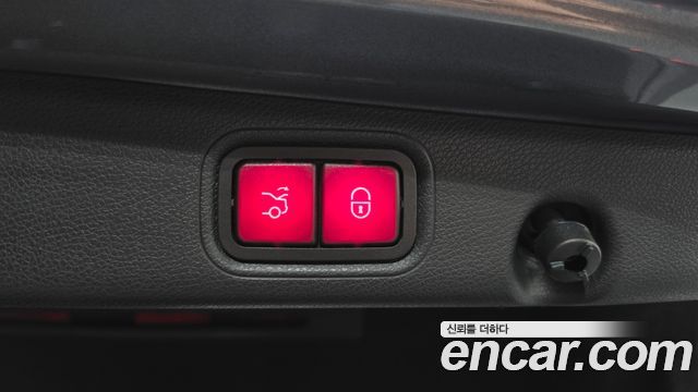Mercedes-Benz E-Class 2020 — photo 19