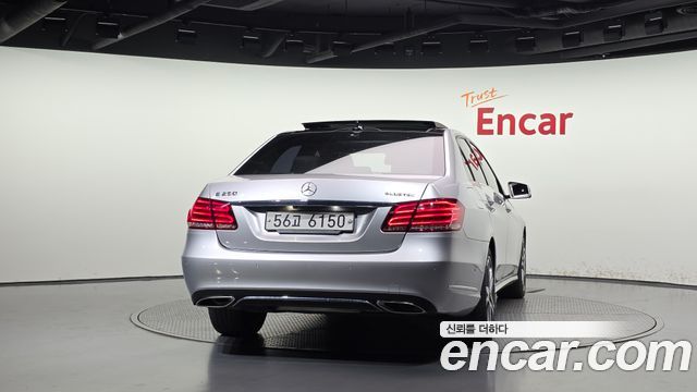 Mercedes-Benz E-Class 2015 — photo 4