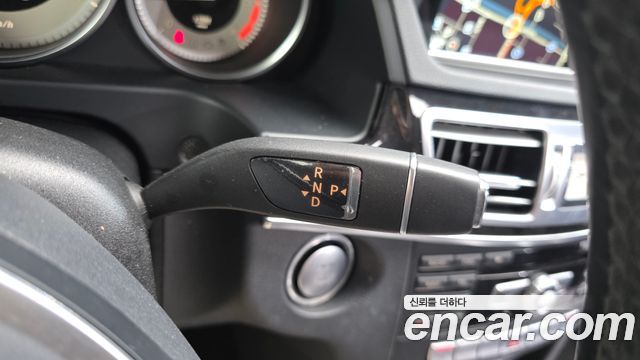 Mercedes-Benz E-Class 2015 — photo 9