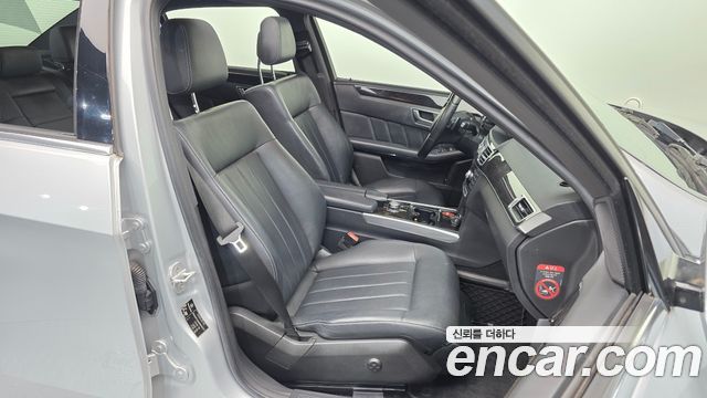Mercedes-Benz E-Class 2015 — photo 11