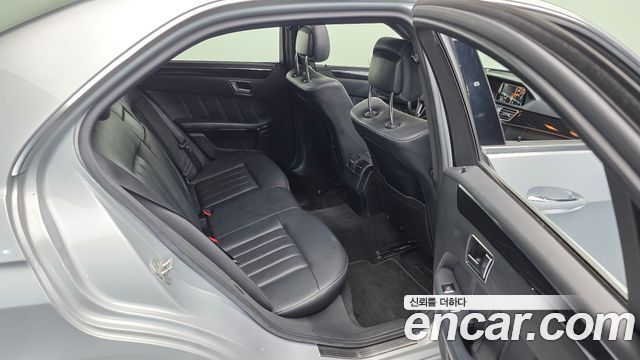 Mercedes-Benz E-Class 2015 — photo 12
