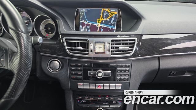 Mercedes-Benz E-Class 2015 — photo 14