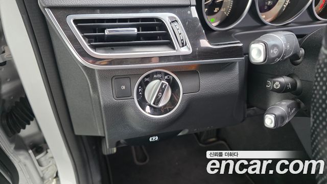 Mercedes-Benz E-Class 2015 — photo 18