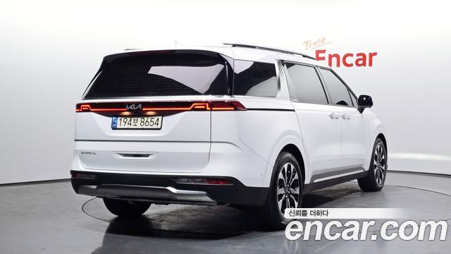 Kia Canival 2023 — photo 2