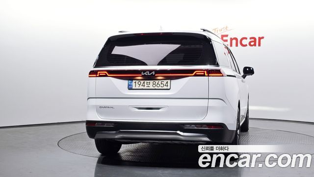 Kia Canival 2023 — photo 4