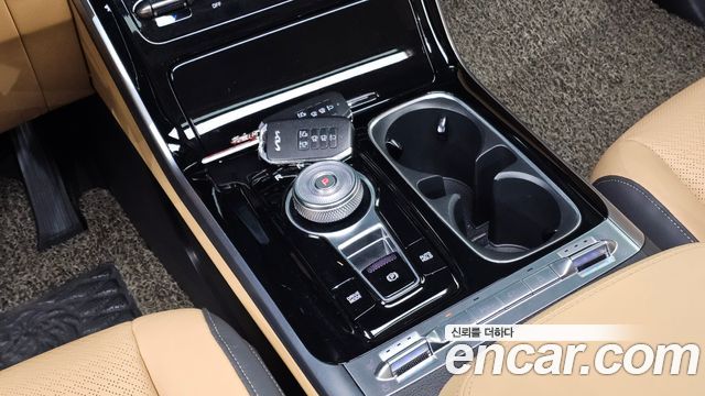 Kia Canival 2023 — photo 9