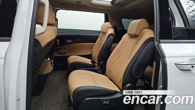 Kia Canival 2023 — photo 12