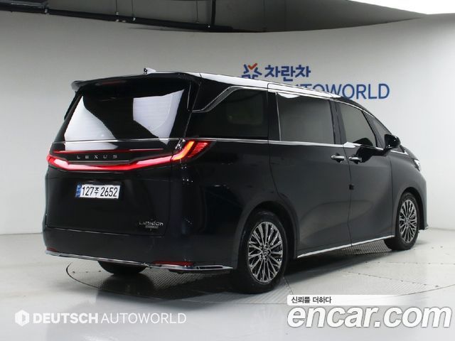 Lexus LM 2025 — photo 2