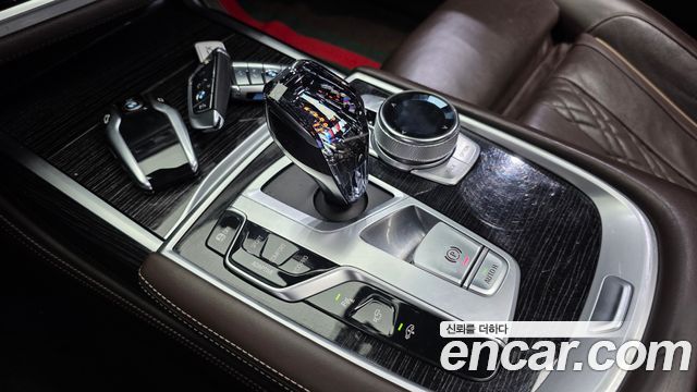 BMW 7-Series 2018 — photo 9