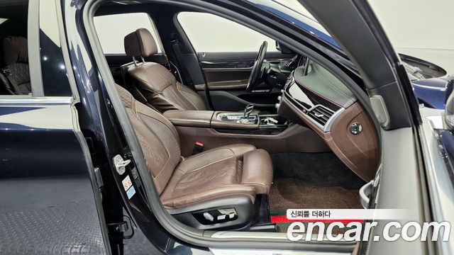 BMW 7-Series 2018 — photo 12