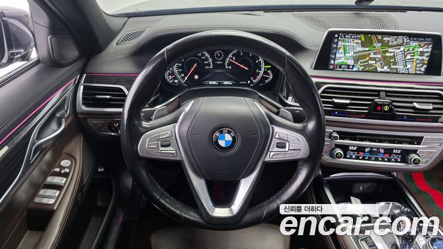BMW 7-Series 2018 — photo 13