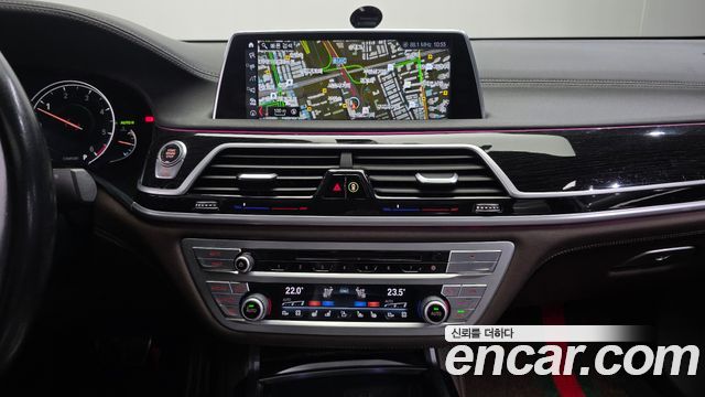 BMW 7-Series 2018 — photo 15