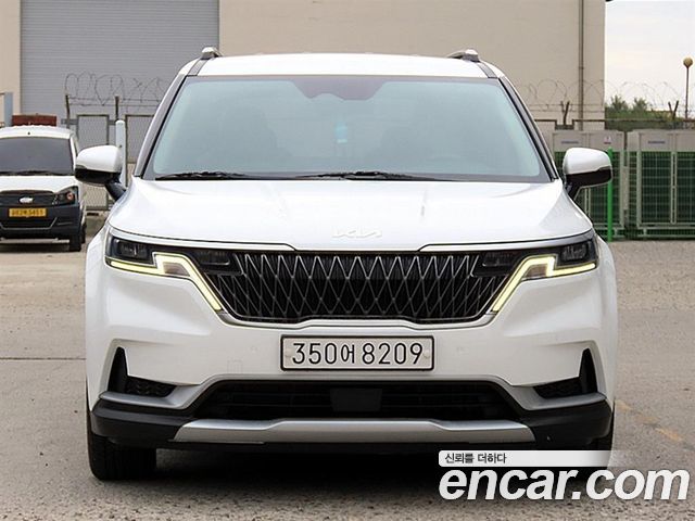 Kia Canival 2023 — photo 1