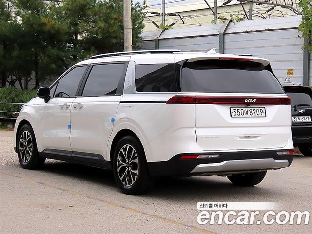 Kia Canival 2023 — photo 3