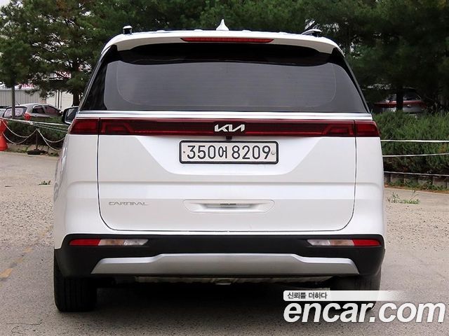 Kia Canival 2023 — photo 4