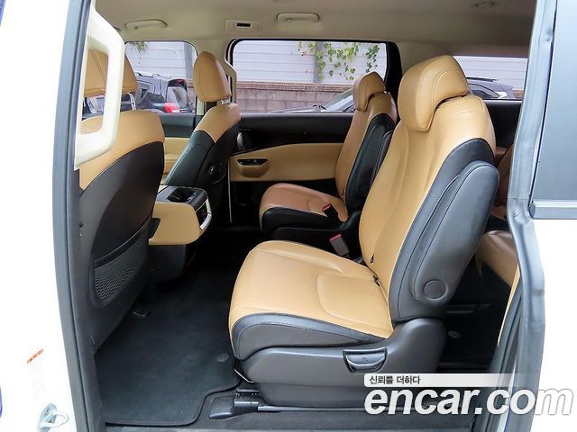 Kia Canival 2023 — photo 6
