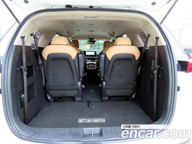 Kia Canival 2023 — photo 17
