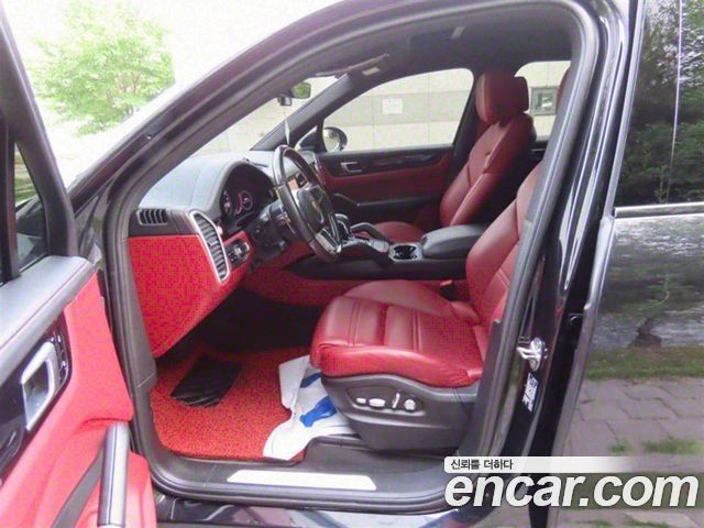 Porsche Cayenne 2021 — photo 12