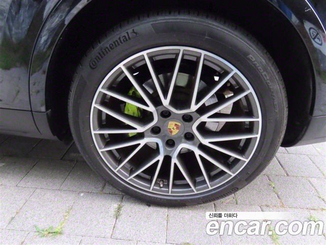 Porsche Cayenne 2021 — photo 16