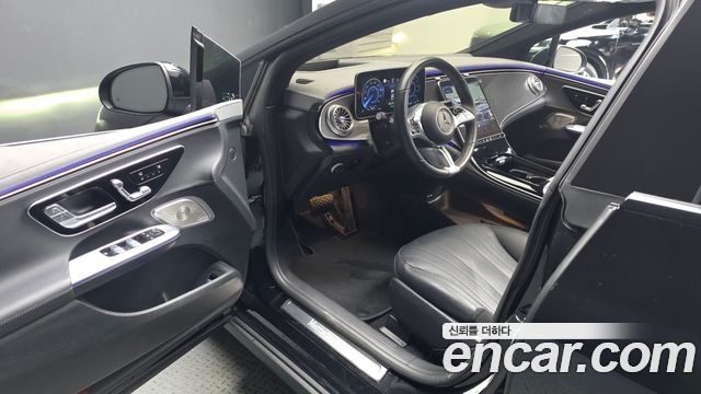 Mercedes-Benz EQE 2023 — photo 13
