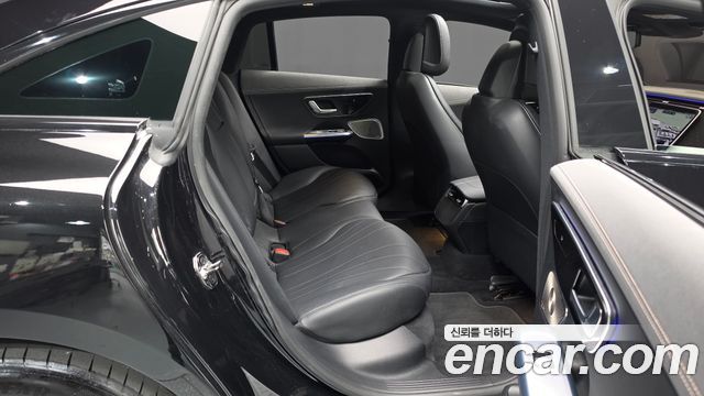 Mercedes-Benz EQE 2023 — photo 17