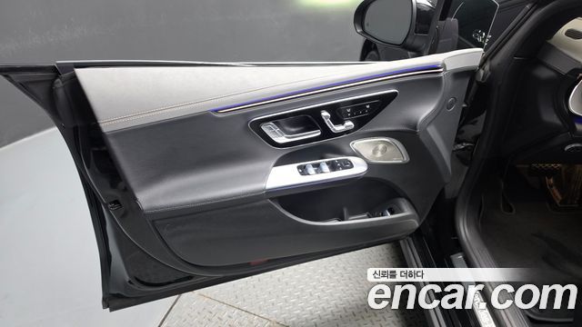 Mercedes-Benz EQE 2023 — photo 14