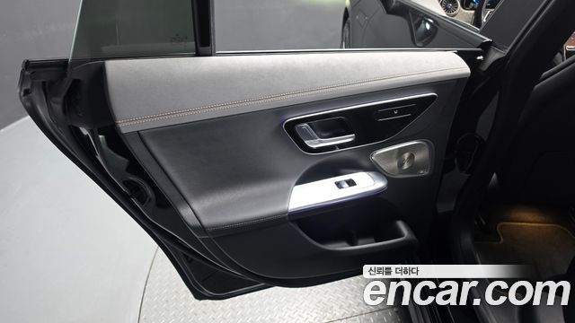 Mercedes-Benz EQE 2023 — photo 15