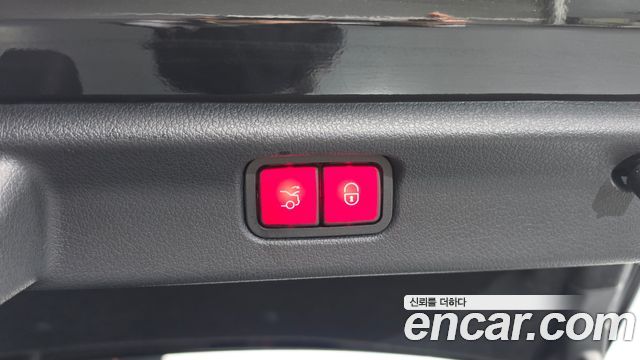 Mercedes-Benz EQE 2023 — photo 32