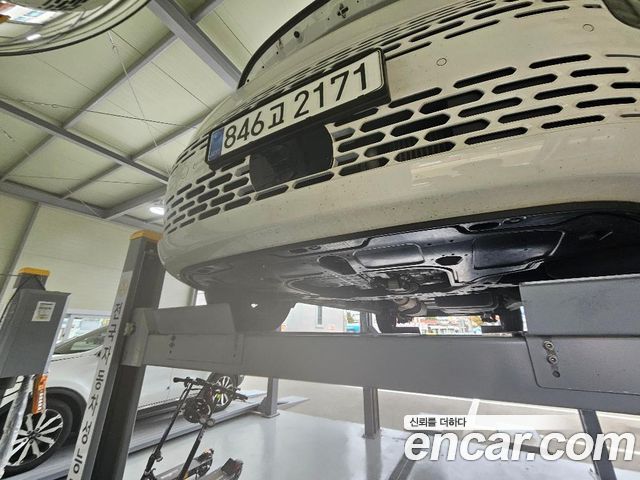 Hyundai Staria 2025 — photo 1