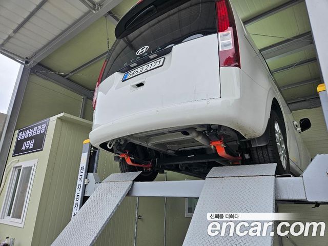 Hyundai Staria 2025 — photo 2