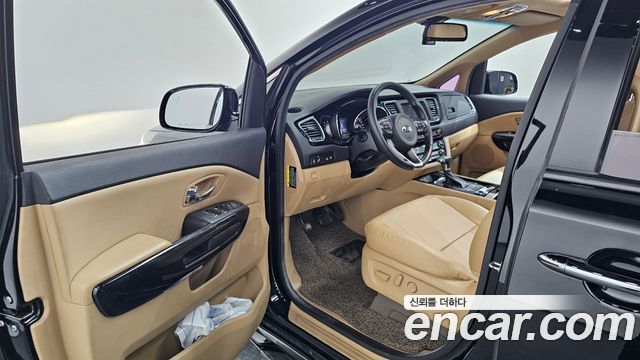 Kia Canival 2018 — photo 10