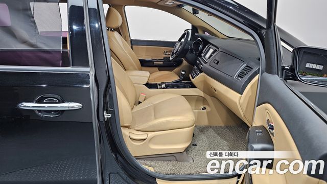 Kia Canival 2018 — photo 11