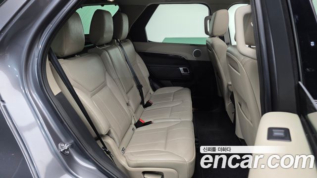 Land Rover Discovery 2019 — photo 12
