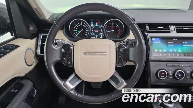 Land Rover Discovery 2019 — photo 13