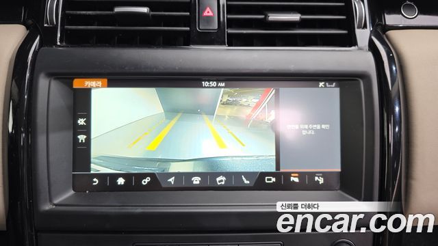 Land Rover Discovery 2019 — photo 15