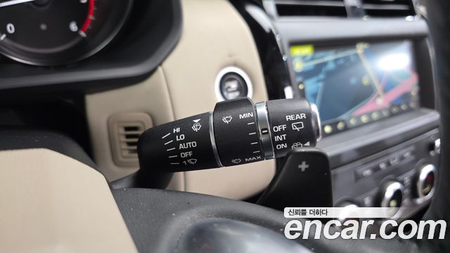 Land Rover Discovery 2019 — photo 17