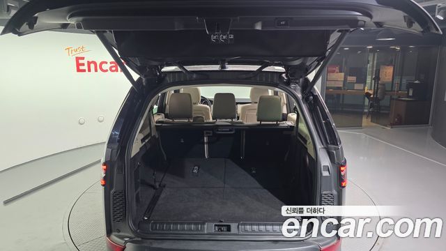 Land Rover Discovery 2019 — photo 20