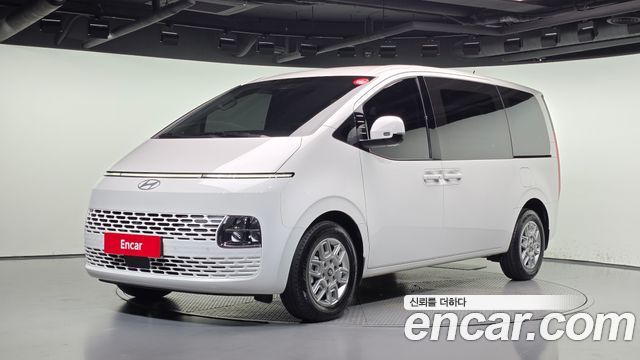 Hyundai Staria 2025 — photo 1