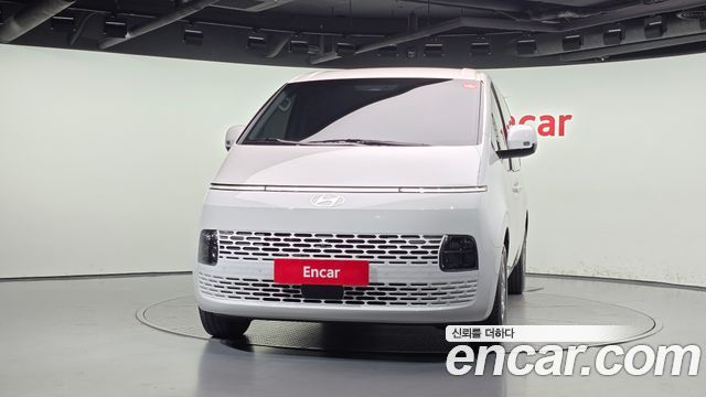 Hyundai Staria 2025 — photo 3