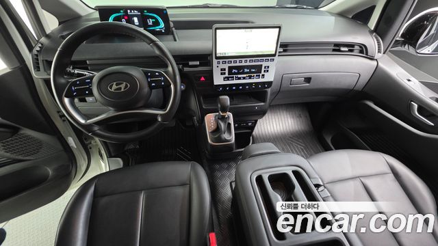 Hyundai Staria 2025 — photo 10