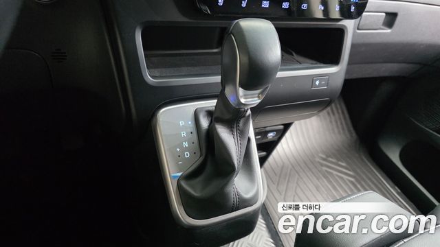Hyundai Staria 2025 — photo 12