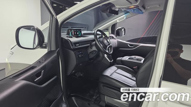 Hyundai Staria 2025 — photo 13