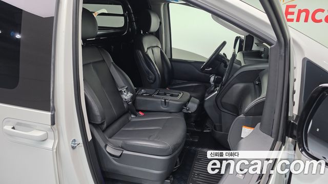 Hyundai Staria 2025 — photo 17