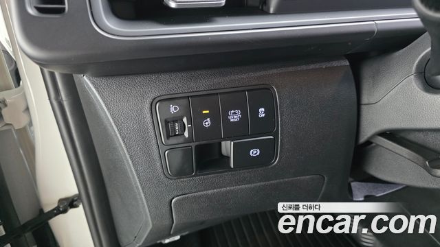 Hyundai Staria 2025 — photo 22